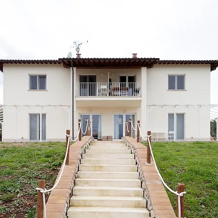 Holiday House Alessia شقة